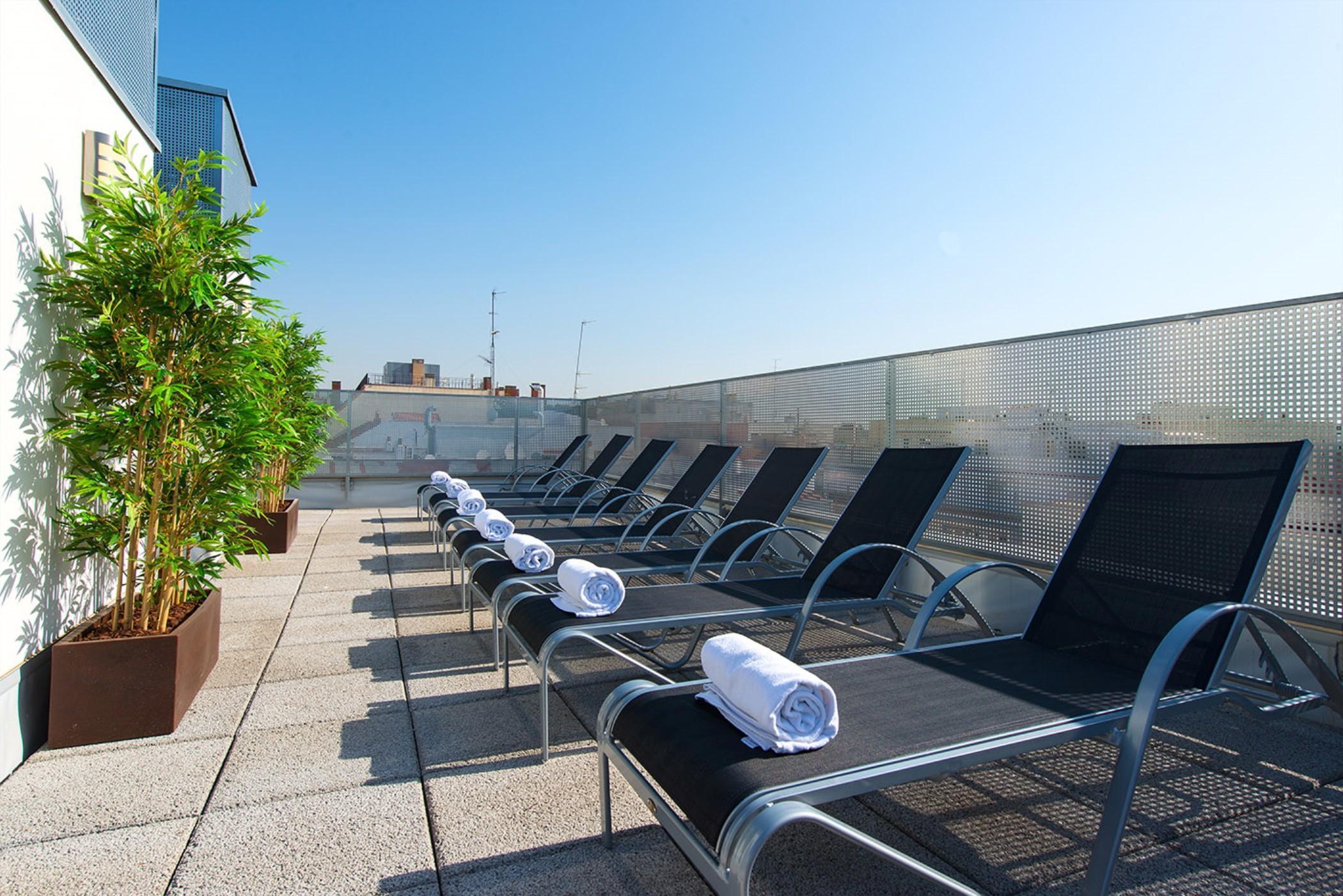 Neomagna Madrid Hotel Екстериор снимка