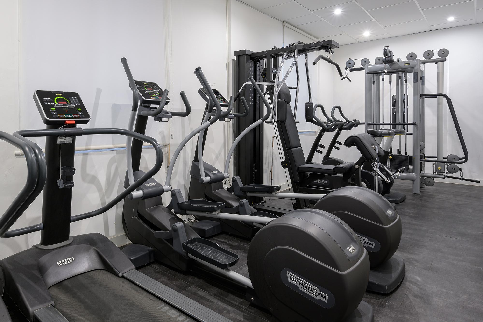 Neomagna Madrid Hotel Екстериор снимка