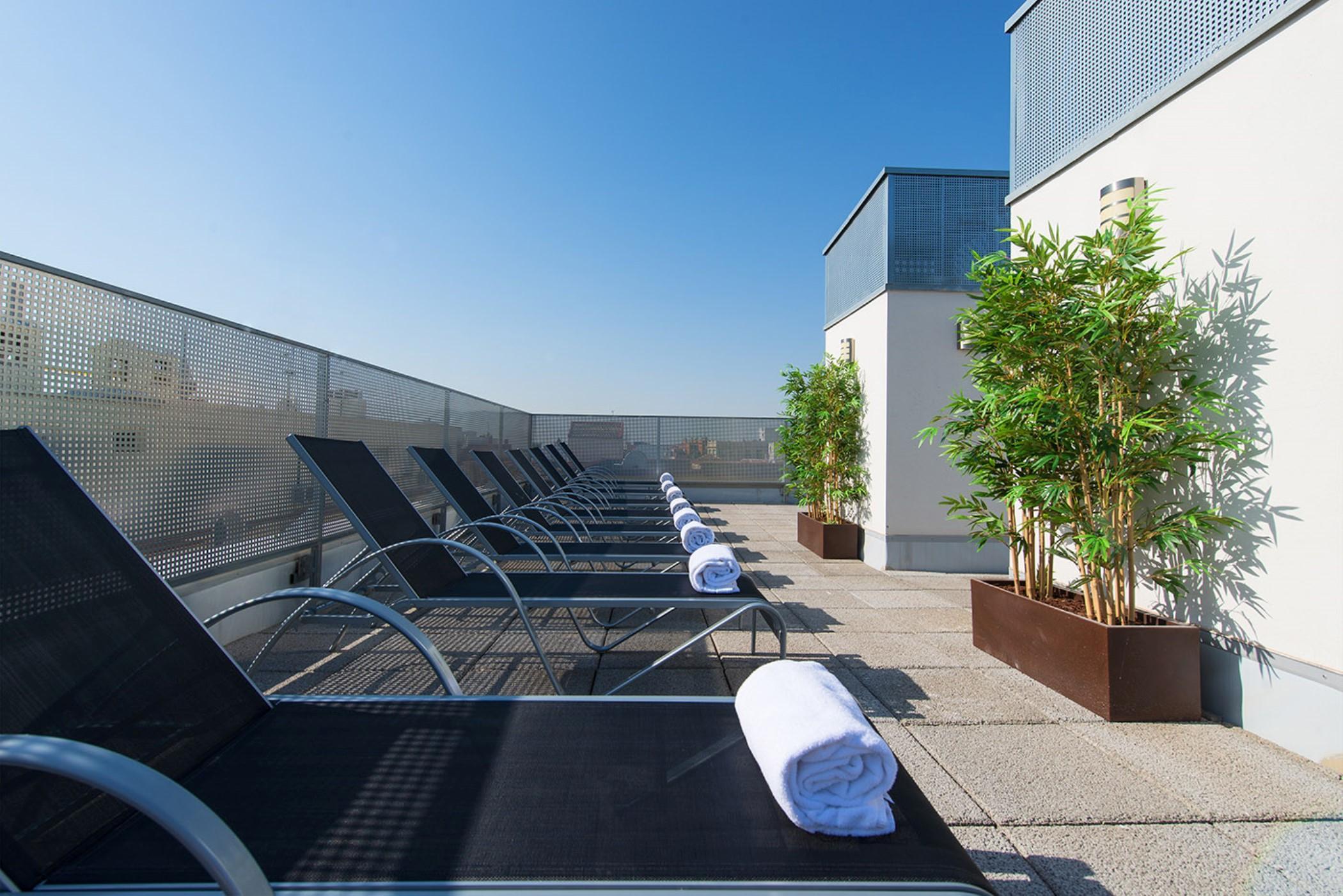 Neomagna Madrid Hotel Екстериор снимка