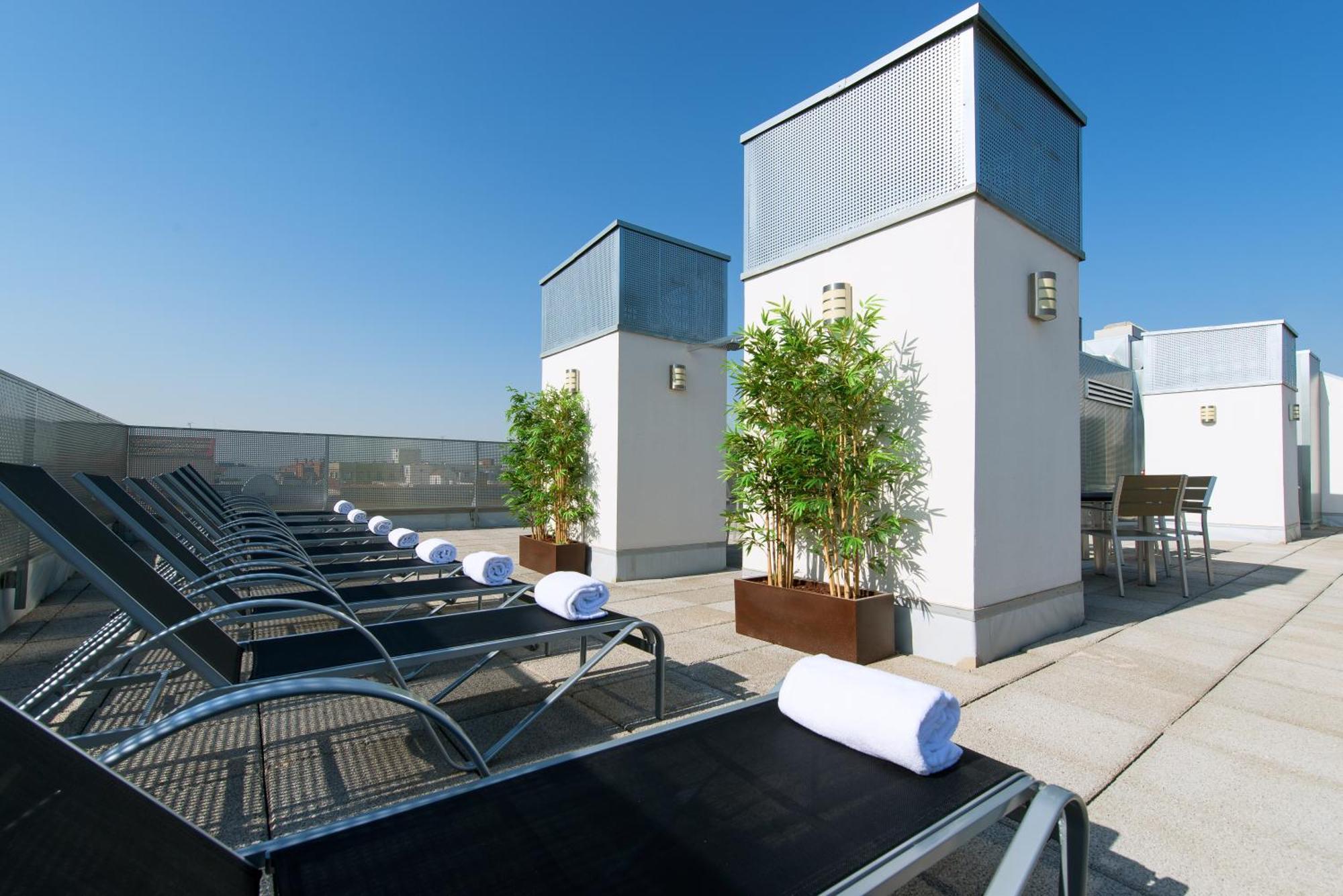 Neomagna Madrid Hotel Екстериор снимка