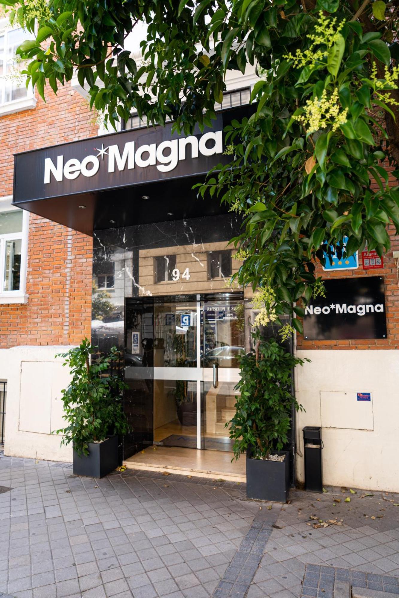 Neomagna Madrid Hotel Екстериор снимка