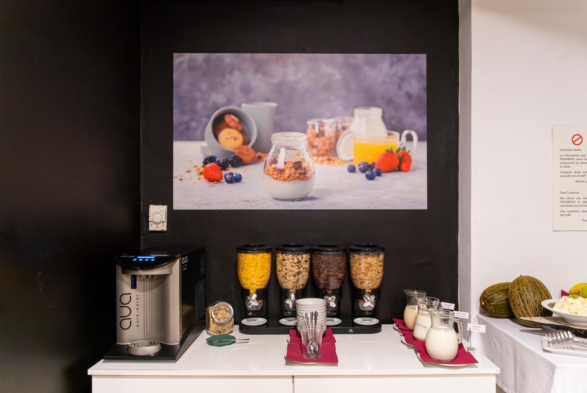 Neomagna Madrid Hotel Екстериор снимка