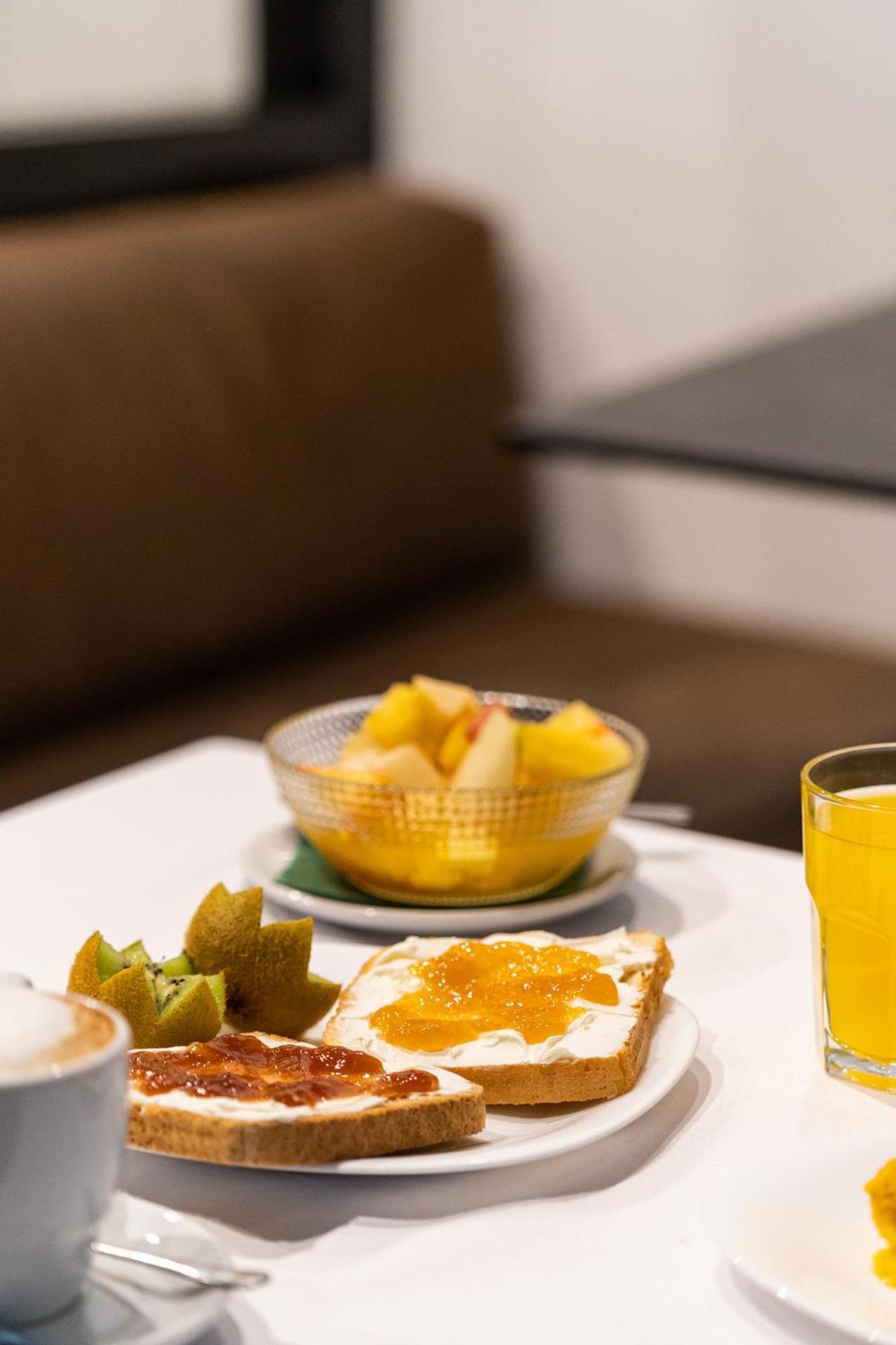Neomagna Madrid Hotel Екстериор снимка