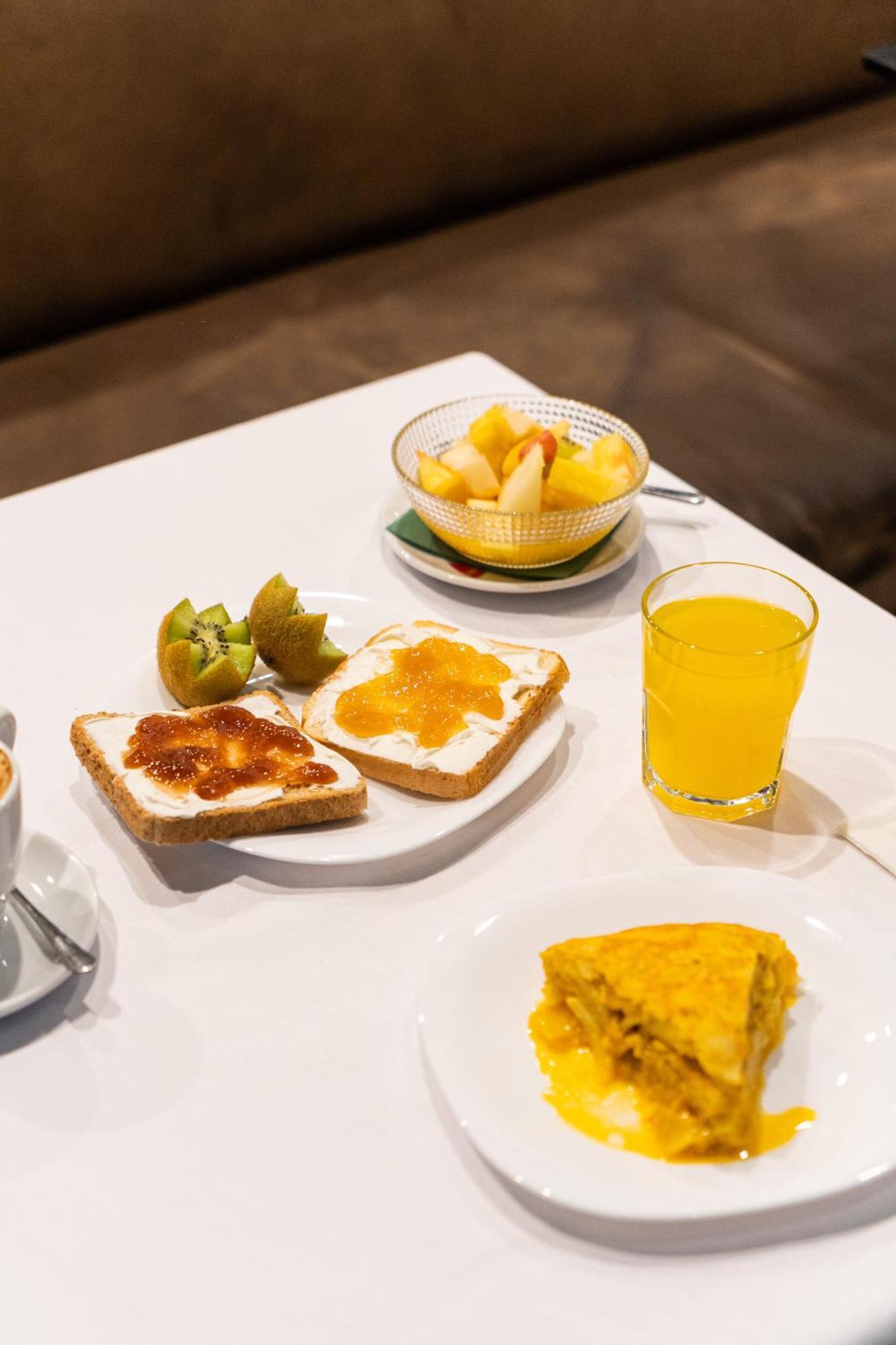 Neomagna Madrid Hotel Екстериор снимка